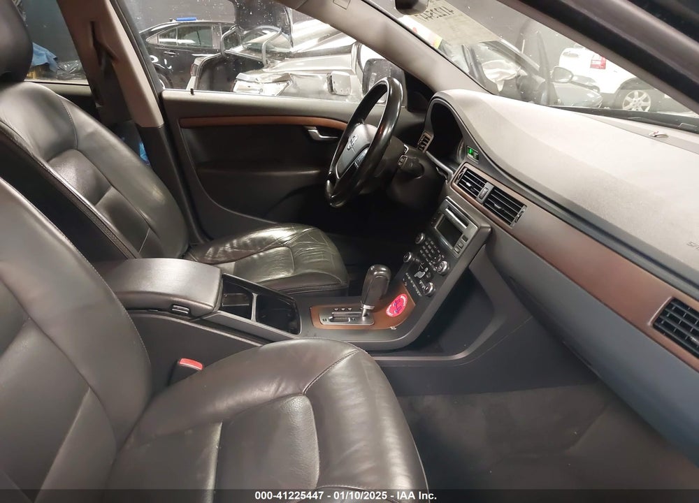 2010 VOLVO XC70 3.2 VIN: YV4982BZ0A1085387