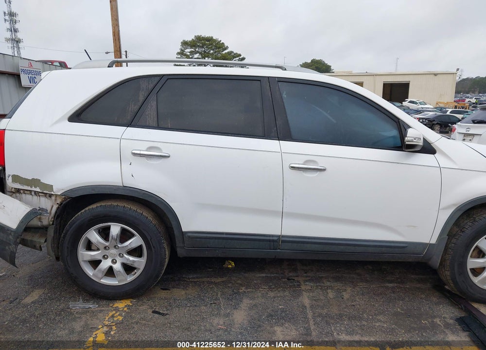 2011 KIA SORENTO LX VIN: 5XYKT4A13BG098372