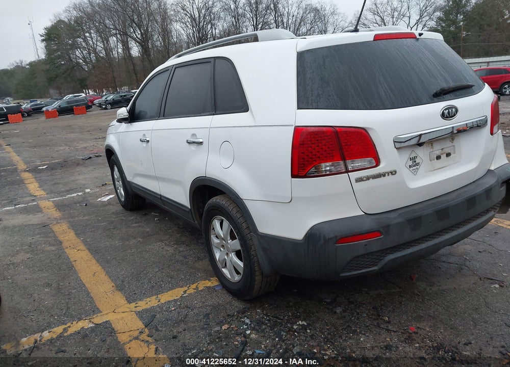 2011 KIA SORENTO LX VIN: 5XYKT4A13BG098372