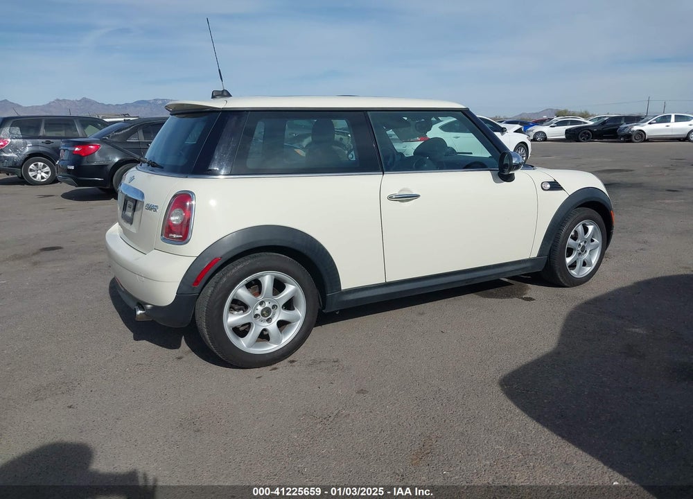 2007 MINI COOPER VIN: WMWMF33527TT53306
