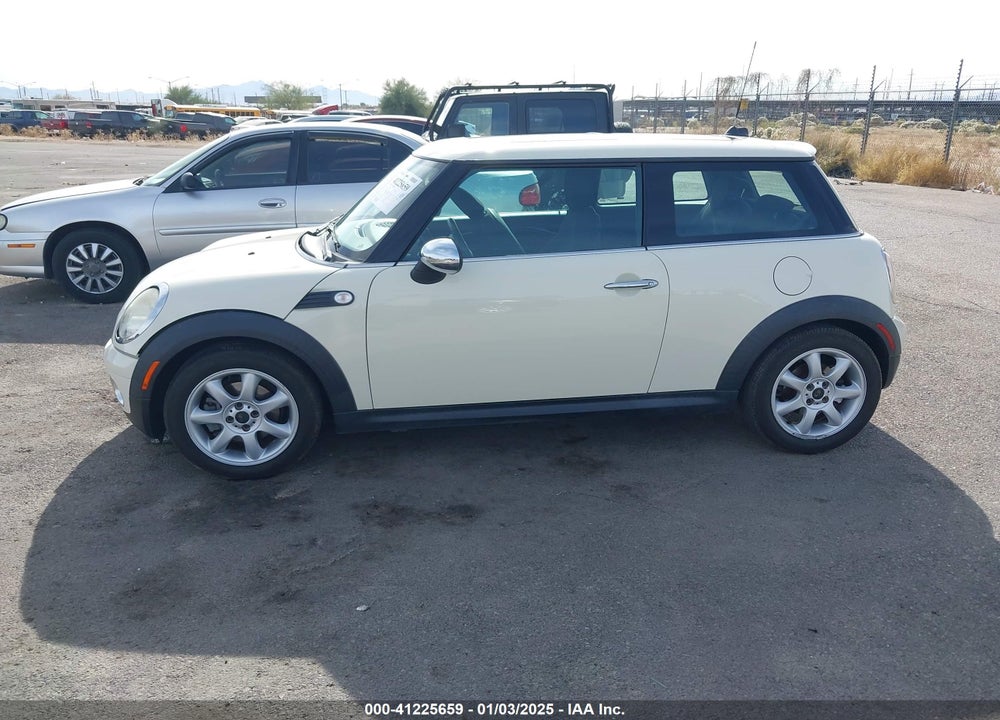 2007 MINI COOPER VIN: WMWMF33527TT53306