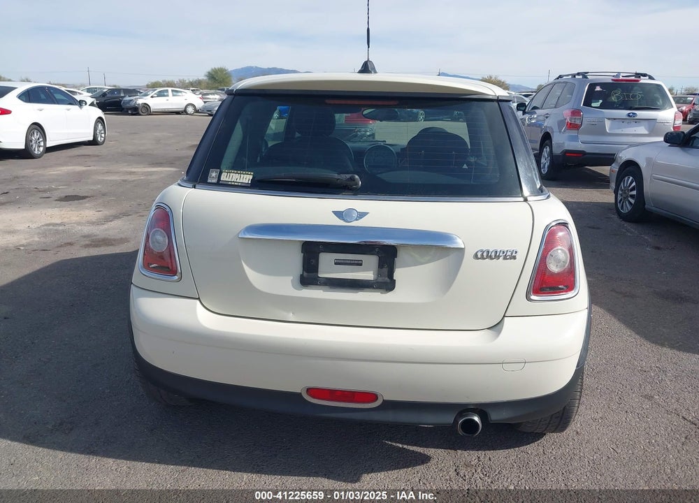2007 MINI COOPER VIN: WMWMF33527TT53306