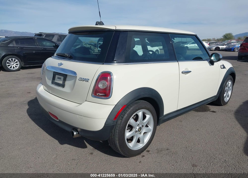 2007 MINI COOPER VIN: WMWMF33527TT53306