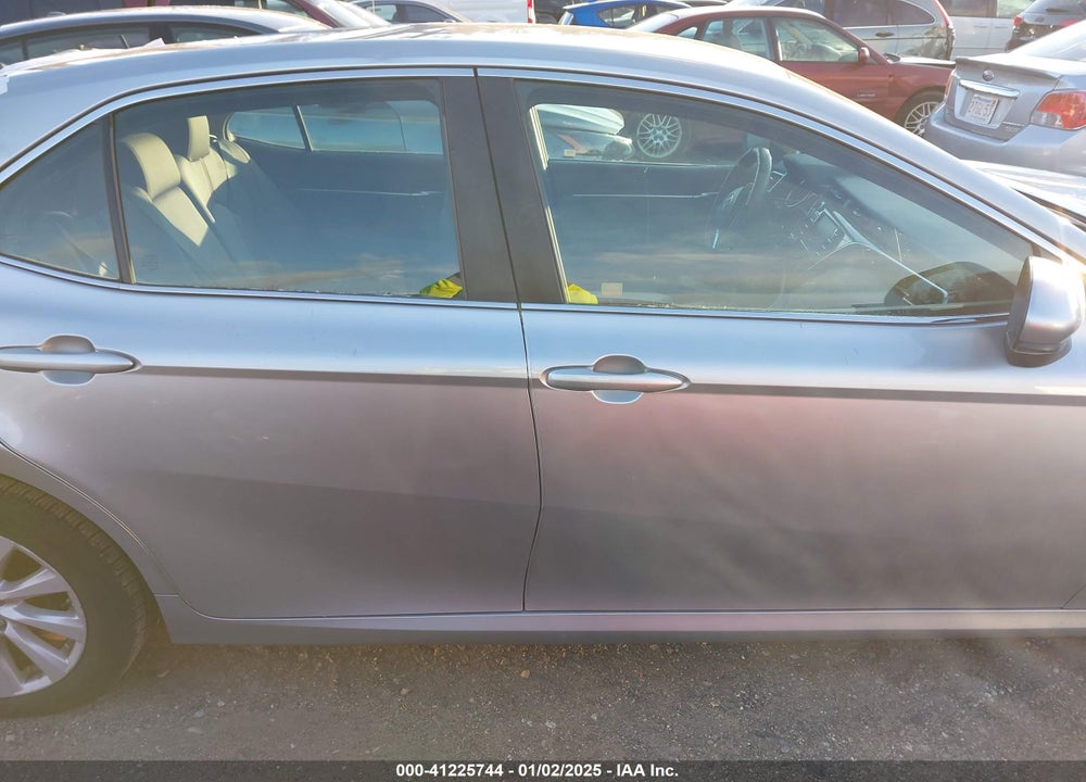 2018 TOYOTA CAMRY LE VIN: 4T1B11HK3JU638671