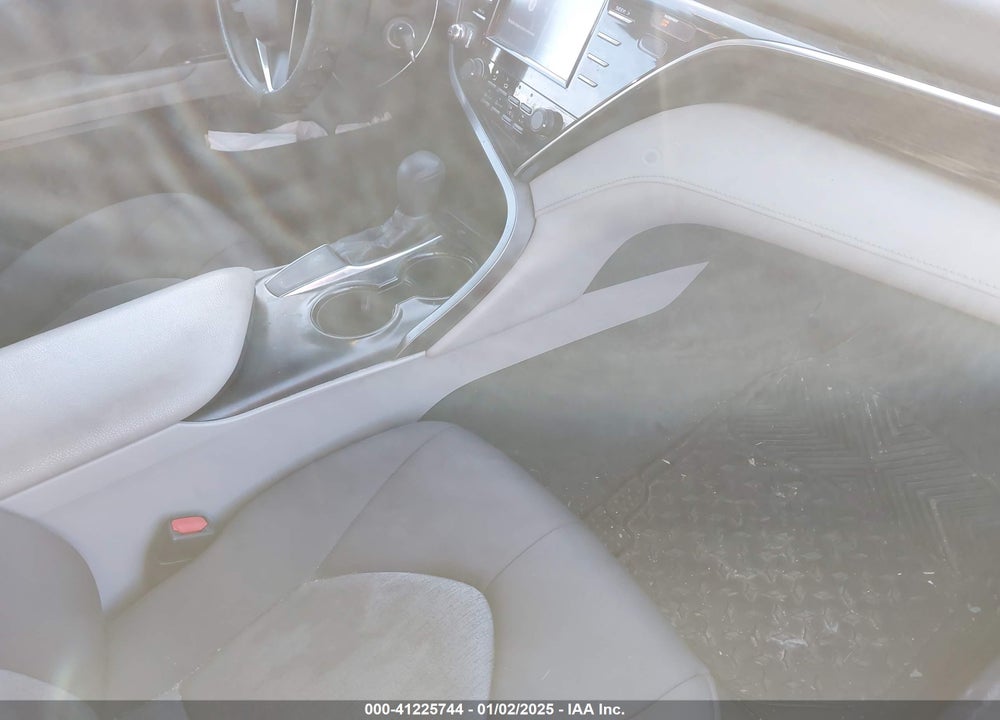 2018 TOYOTA CAMRY LE VIN: 4T1B11HK3JU638671