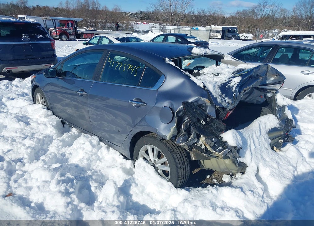 2017 KIA FORTE VIN: 3KPFL4A71HE113964