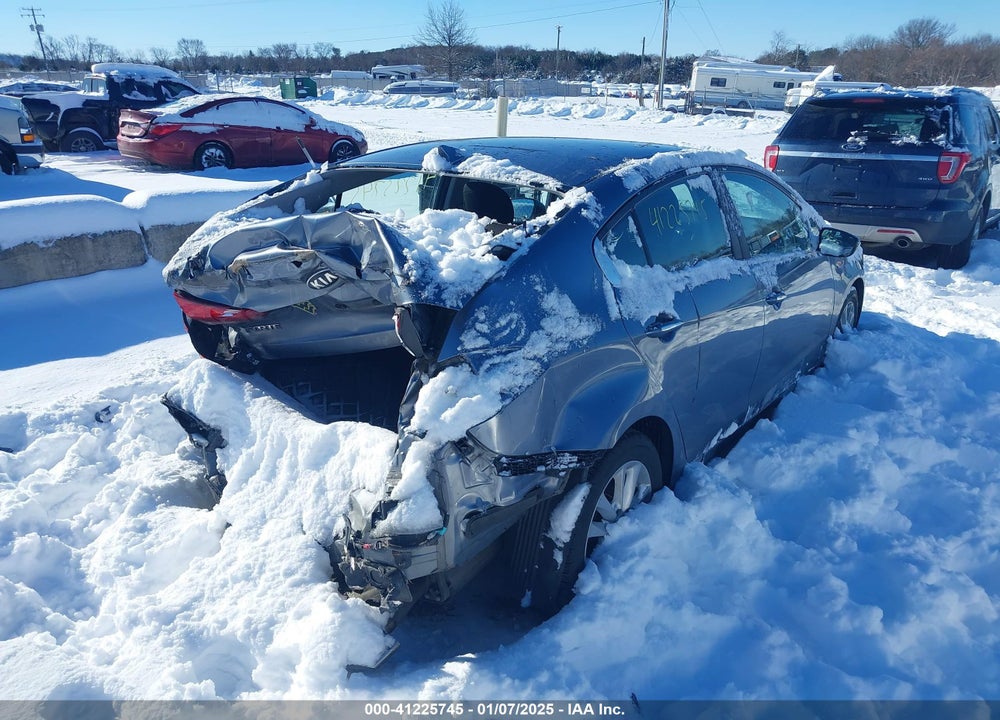 2017 KIA FORTE VIN: 3KPFL4A71HE113964