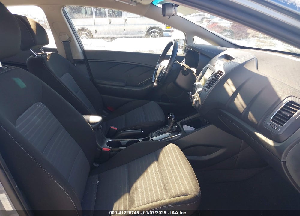 2017 KIA FORTE VIN: 3KPFL4A71HE113964