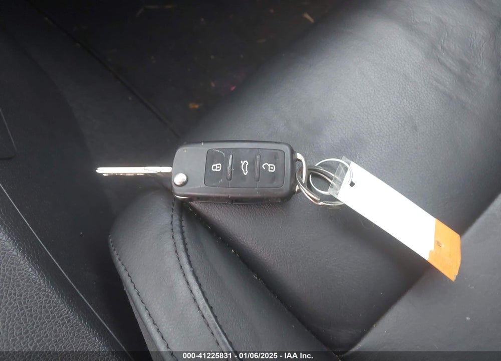 2013 VOLKSWAGEN EOS VIN: WVWFW8AH1DV006085