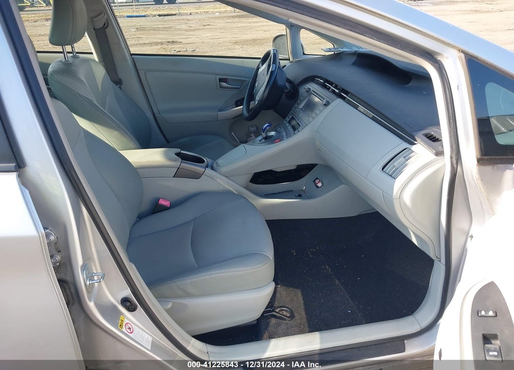 2013 TOYOTA PRIUS FOUR VIN: JTDKN3DU8D1677385