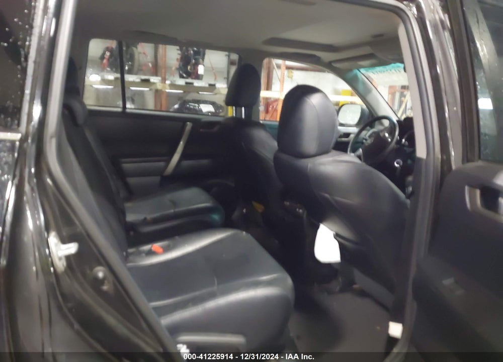 2011 TOYOTA HIGHLANDER V6 VIN: 5TDBK3EH7BS059646
