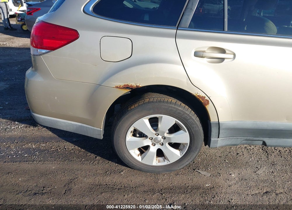 2010 SUBARU OUTBACK 2.5I PREMIUM VIN: 4S4BRBBC3A3355385