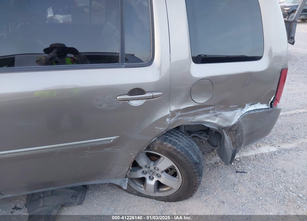 2010 HONDA PILOT EX-L VIN: 5FNYF4H6XAB010684