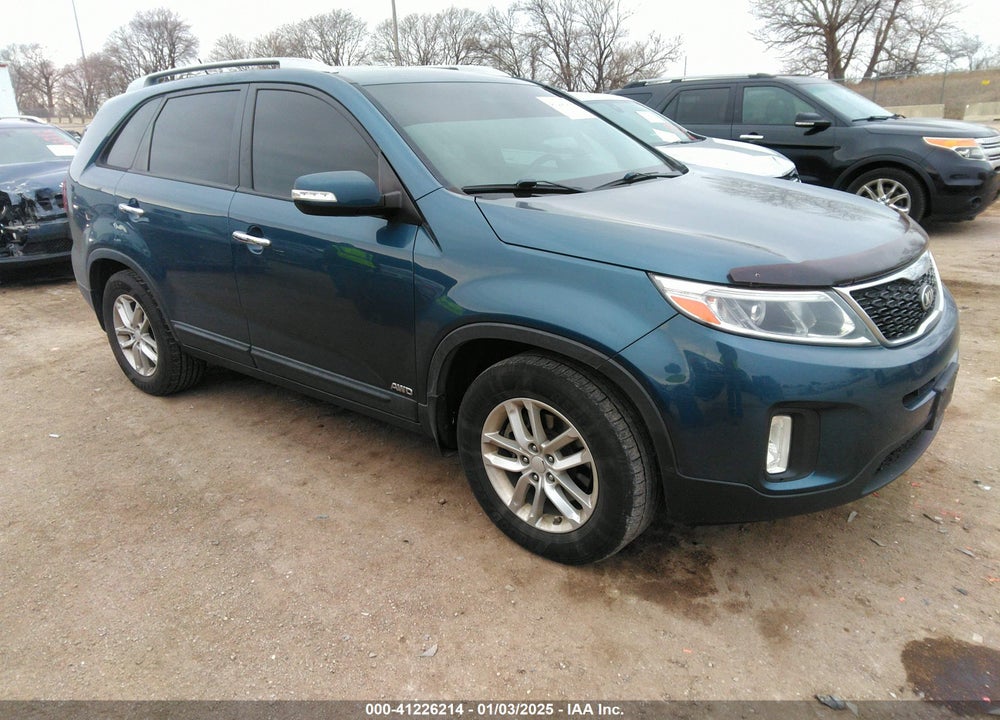 2014 KIA SORENTO LX VIN: 5XYKTDA63EG447403