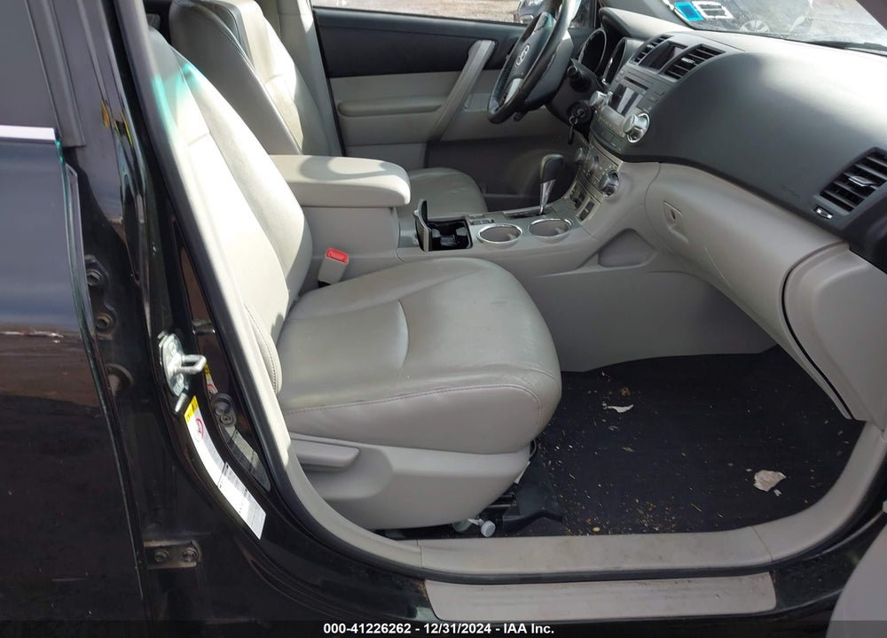 2011 TOYOTA HIGHLANDER SE V6 VIN: 5TDBK3EH8BS042516