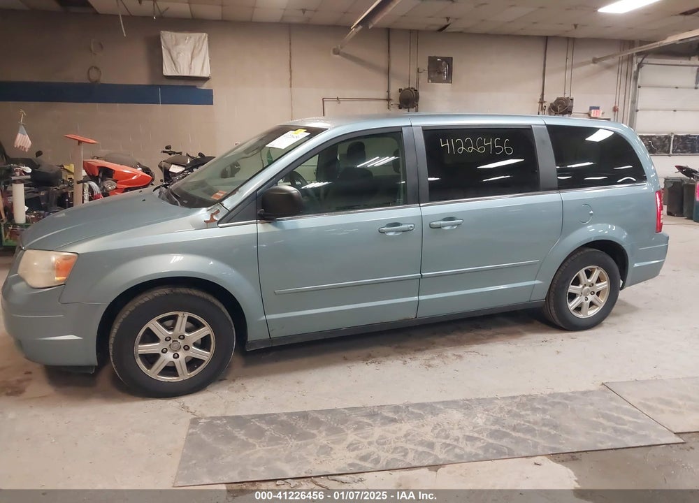2010 CHRYSLER TOWN & COUNTRY NEW LX VIN: 2A4RR2D15AR365822