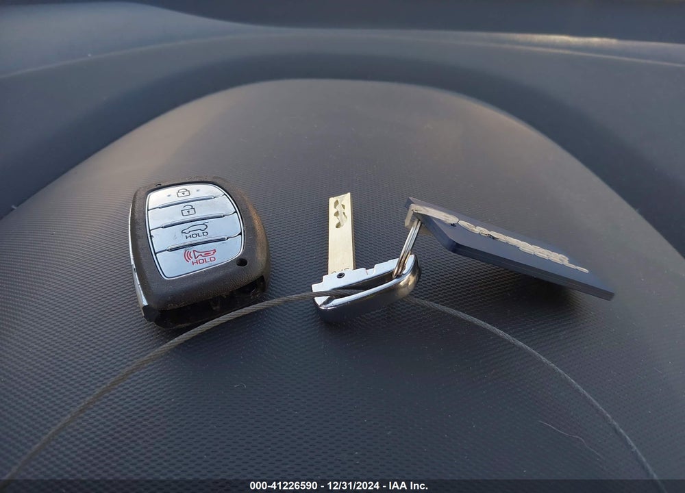 2017 HYUNDAI IONIQ HYBRID VIN: KMHC75LC8HU039172