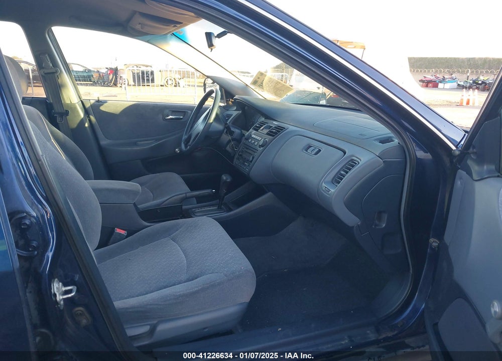 2002 HONDA ACCORD 2.3 VP VIN: 1HGCF86662A160131