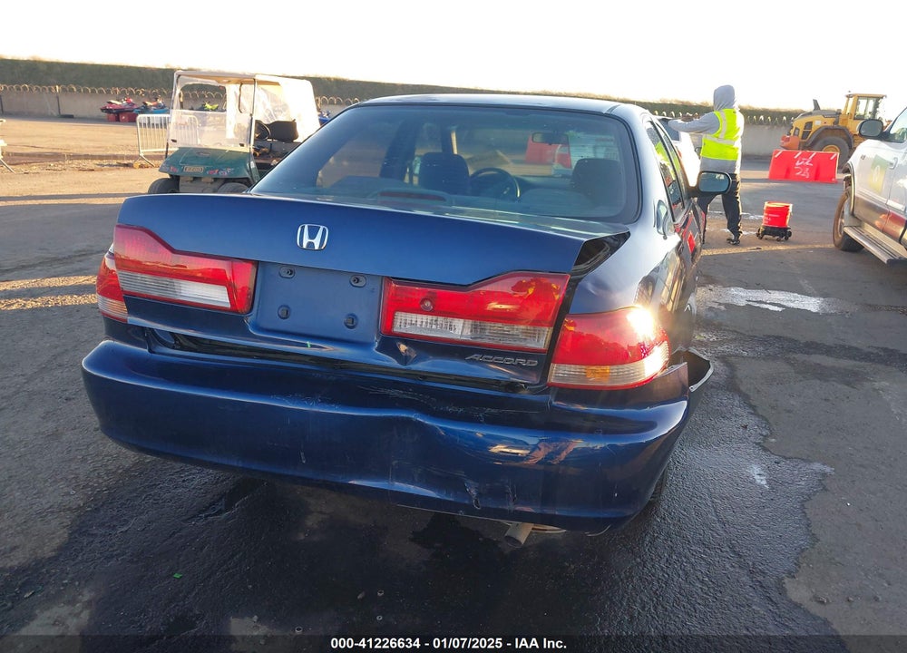 2002 HONDA ACCORD 2.3 VP VIN: 1HGCF86662A160131