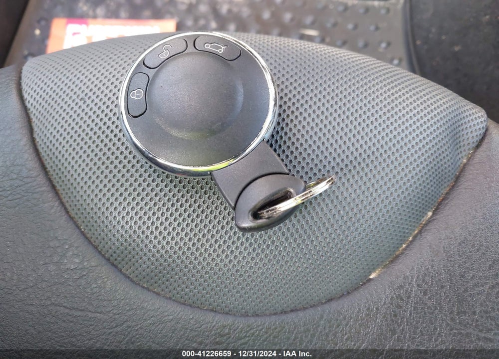 2007 MINI COOPER VIN: WMWMF33527TT52141