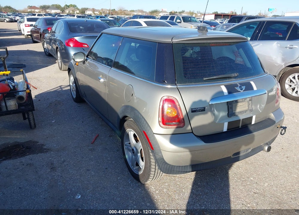 2007 MINI COOPER VIN: WMWMF33527TT52141