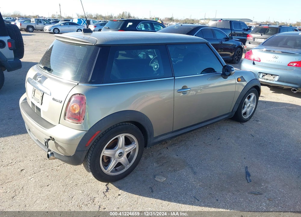 2007 MINI COOPER VIN: WMWMF33527TT52141