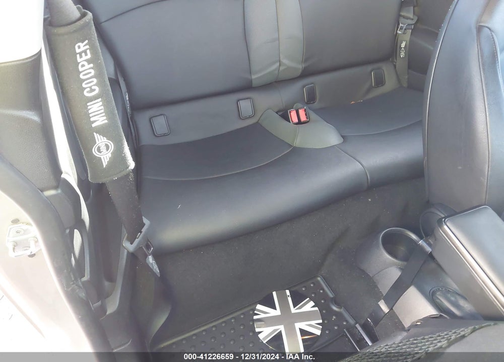 2007 MINI COOPER VIN: WMWMF33527TT52141