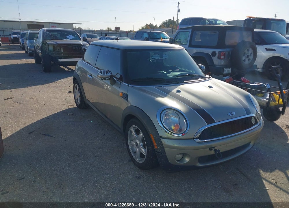 2007 MINI COOPER VIN: WMWMF33527TT52141
