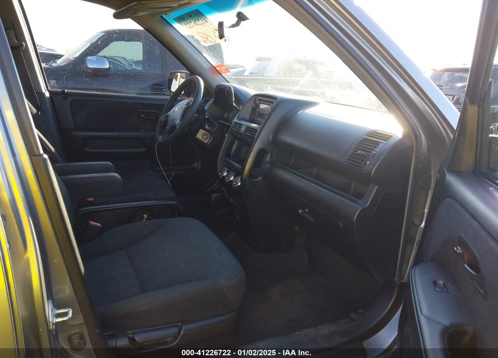 2005 HONDA CR-V LX VIN: JHLRD685X5C010798