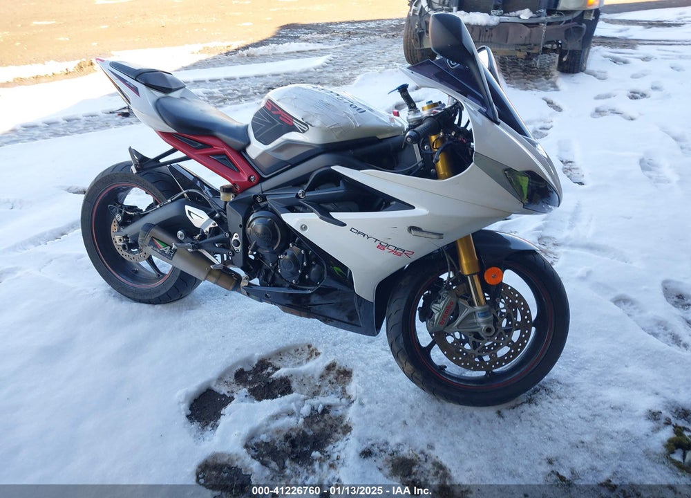 2016 TRIUMPH MOTORCYCLE DAYTONA 675R ABS VIN: SMTA02YK0GJ735444