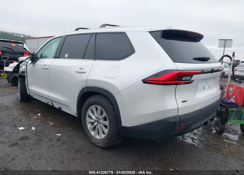 2024 TOYOTA GRAND HIGHLANDER XLE VIN: 5TDAAAB57RS034639