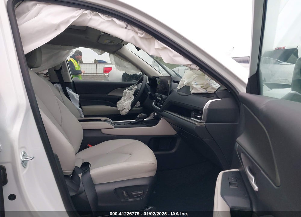 2024 TOYOTA GRAND HIGHLANDER XLE VIN: 5TDAAAB57RS034639