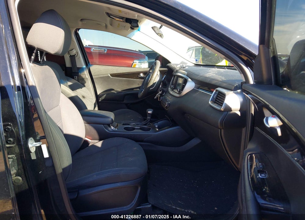 2019 KIA SORENTO 2.4L LX VIN: 5XYPG4A37KG542090