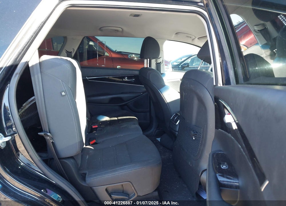 2019 KIA SORENTO 2.4L LX VIN: 5XYPG4A37KG542090