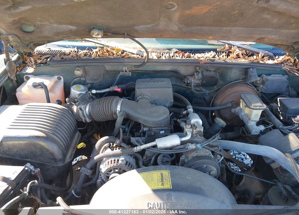 1996 CHEVROLET TAHOE C1500 VIN: 1GNEC13R2TJ310590