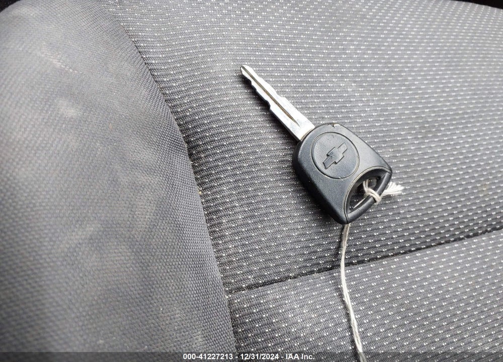 2009 CHEVROLET AVEO LS VIN: KL1TD56E99B397069