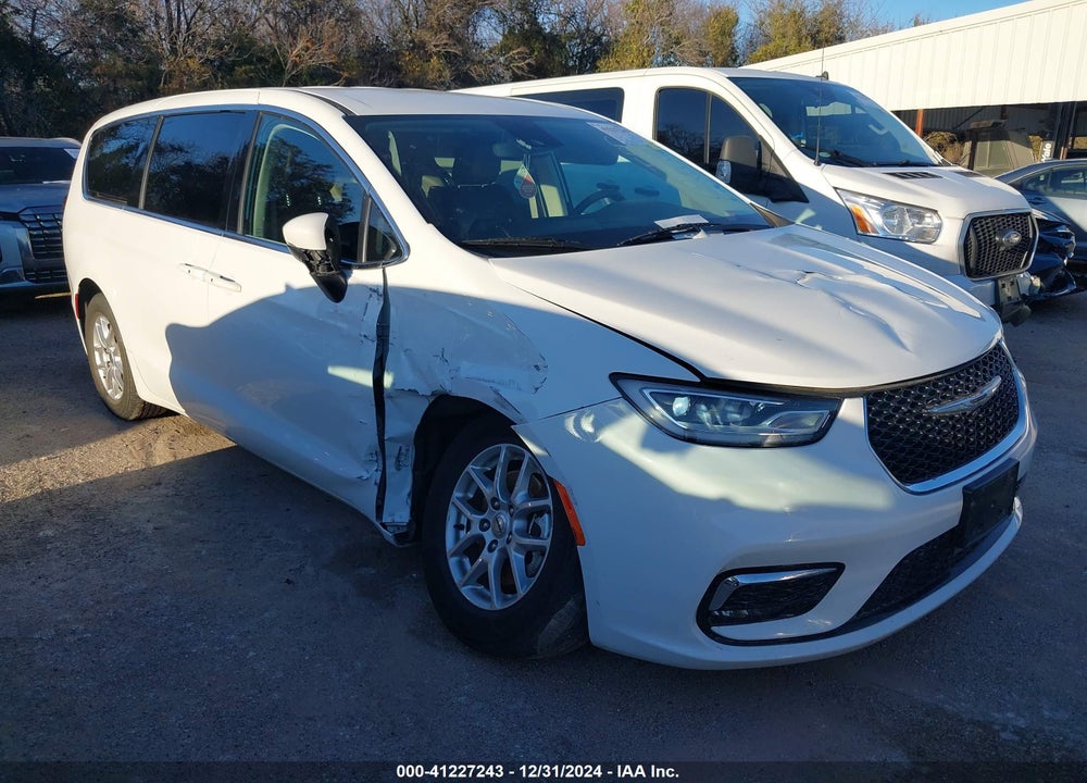 2023 CHRYSLER PACIFICA TOURING L VIN: 2C4RC1BG8PR586302