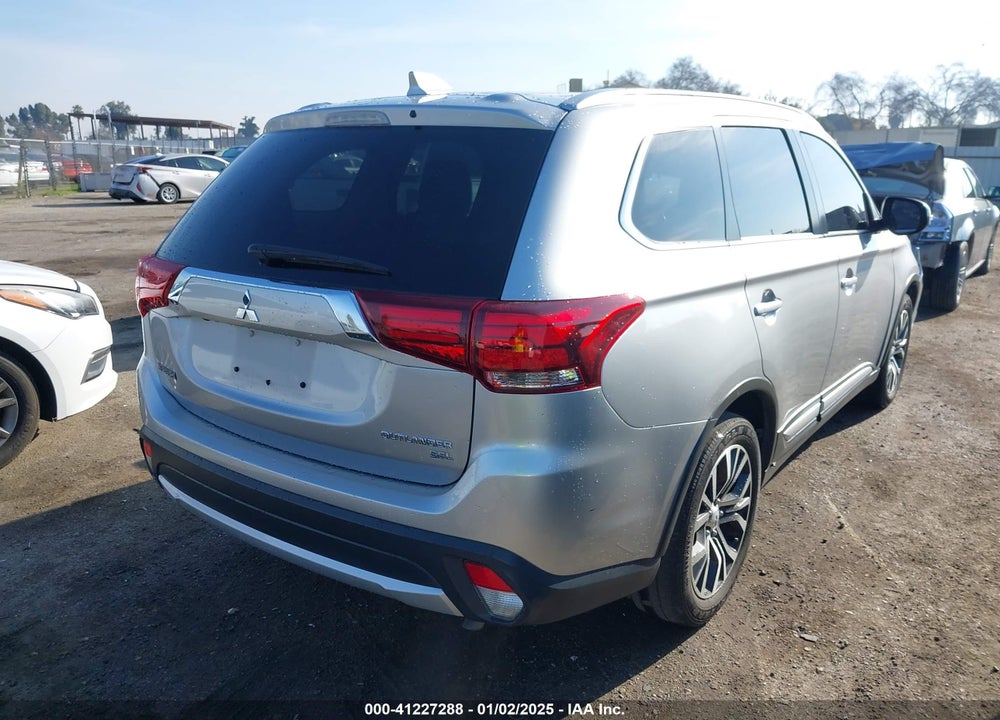 2018 MITSUBISHI OUTLANDER SEL VIN: JA4AD3A38JJ005732