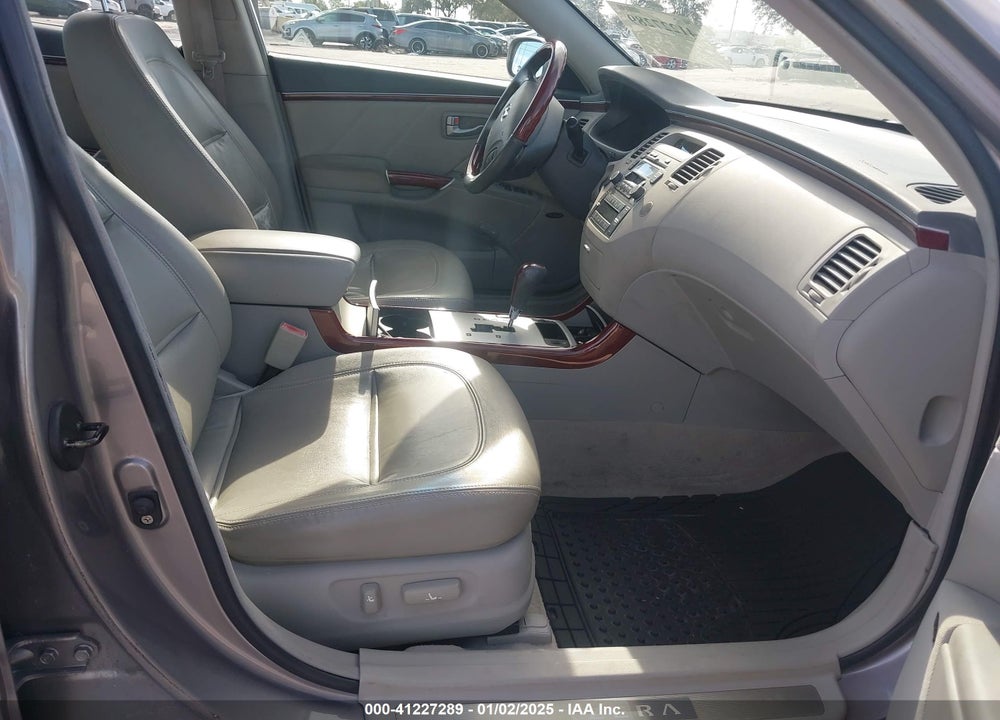 2006 HYUNDAI AZERA LIMITED/SE VIN: KMHFC46F06A119878