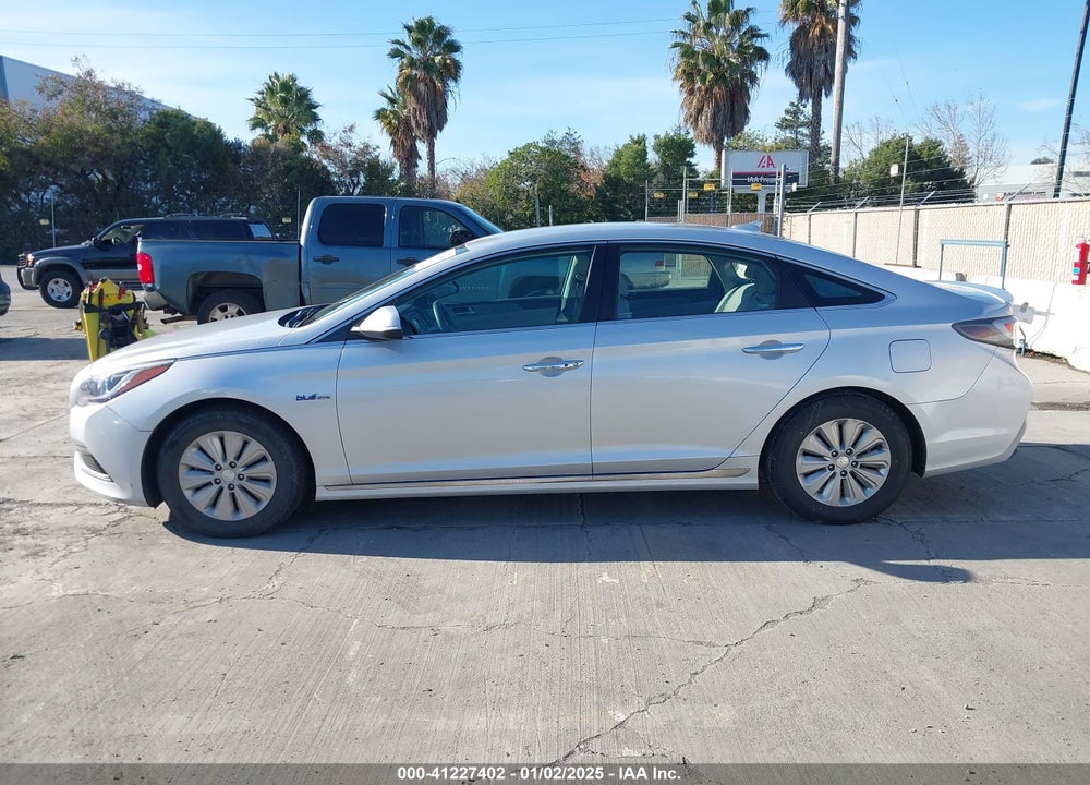 2016 HYUNDAI SONATA HYBRID SE VIN: KMHE24L12GA012677
