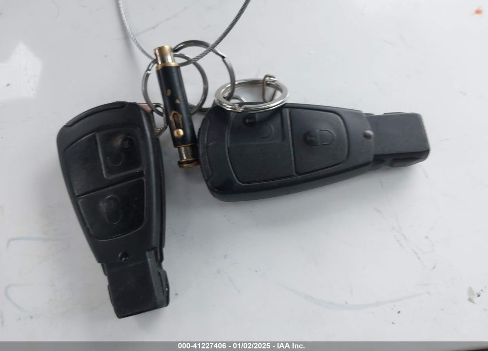 1998 MERCEDES-BENZ E 320 AWD VIN: WDBJH82F4WX003396