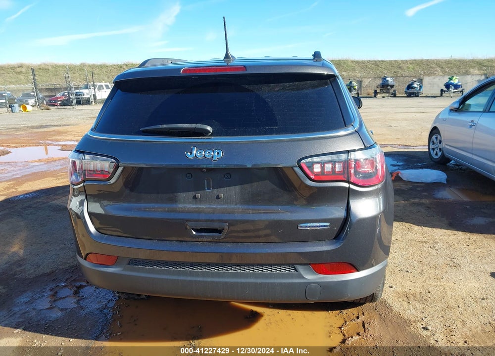 2018 JEEP COMPASS LATITUDE FWD VIN: 3C4NJCBB7JT137105