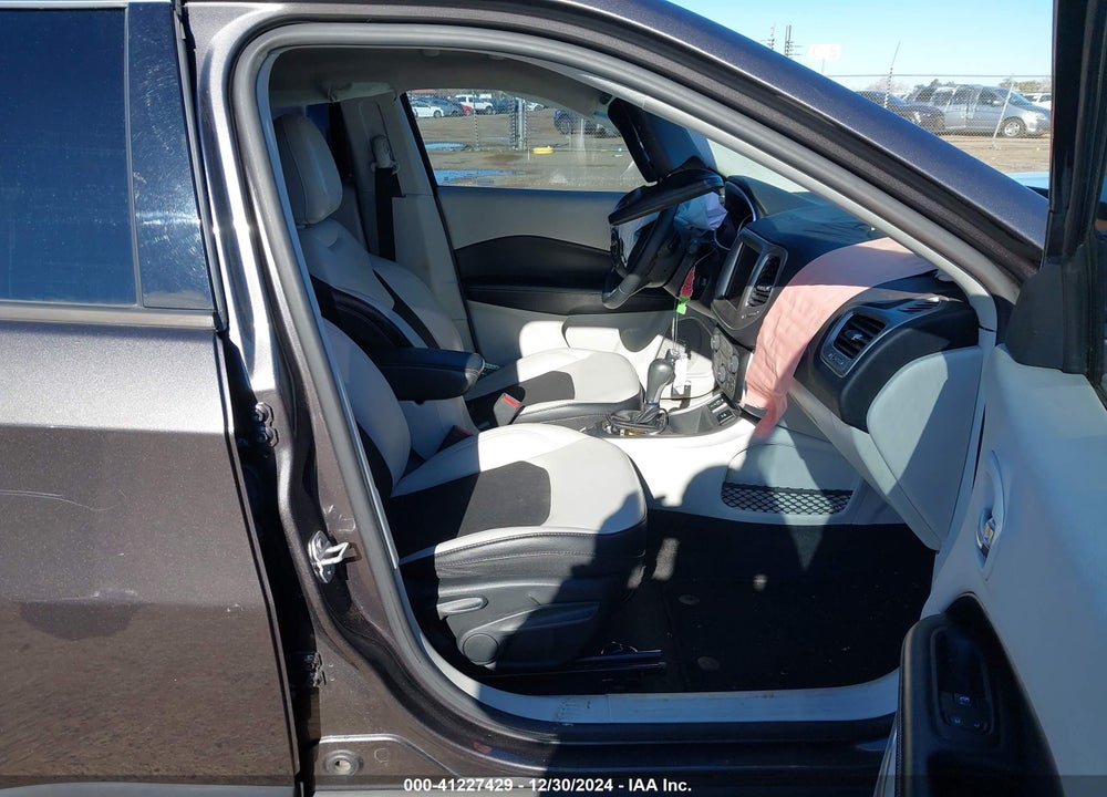 2018 JEEP COMPASS LATITUDE FWD VIN: 3C4NJCBB7JT137105