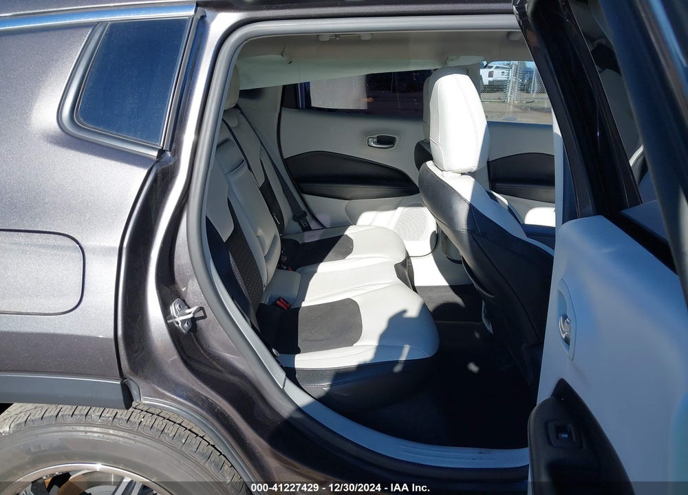 2018 JEEP COMPASS LATITUDE FWD VIN: 3C4NJCBB7JT137105