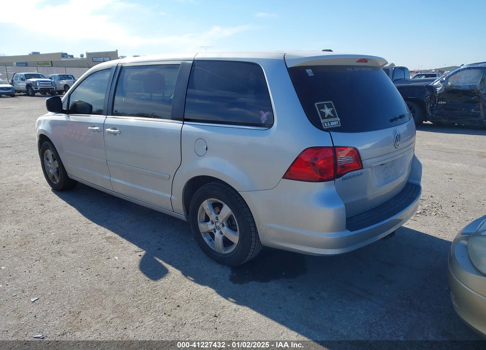 2010 VOLKSWAGEN ROUTAN SE VIN: 2V4RW3D16AR424113