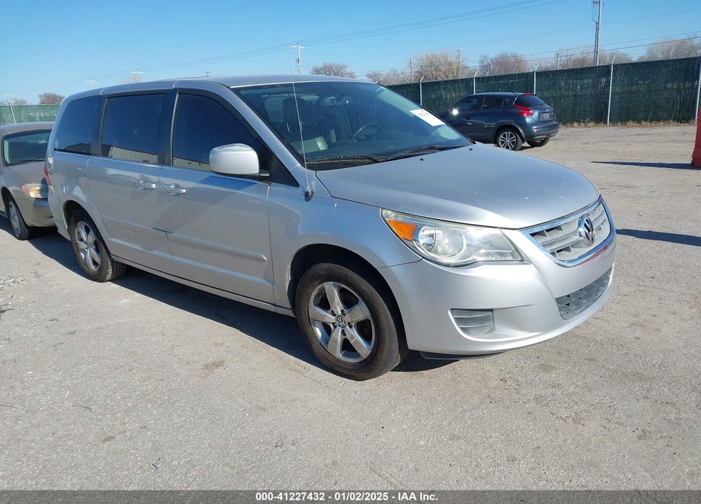 2010 VOLKSWAGEN ROUTAN SE VIN: 2V4RW3D16AR424113