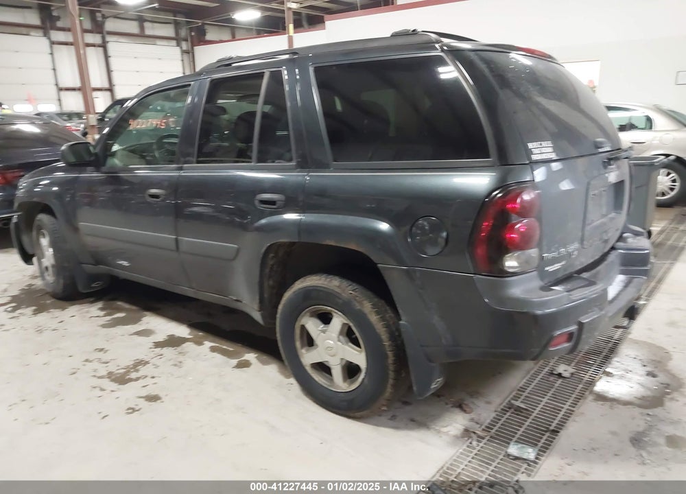 2005 CHEVROLET TRAILBLAZER LS VIN: 1GNDT13S252350065