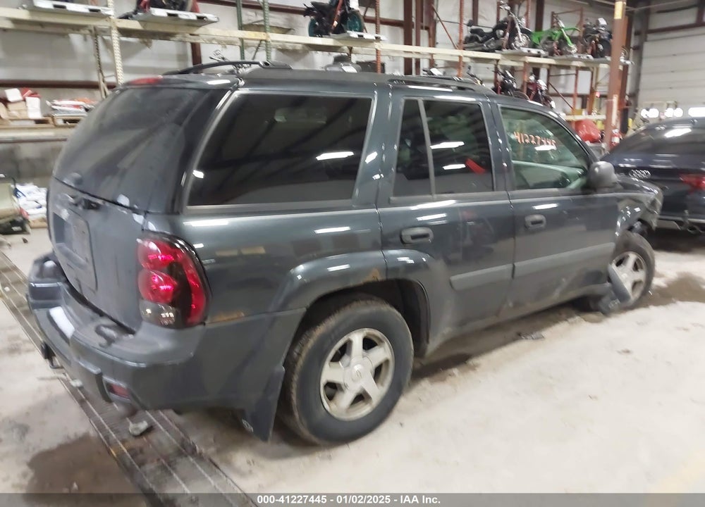2005 CHEVROLET TRAILBLAZER LS VIN: 1GNDT13S252350065