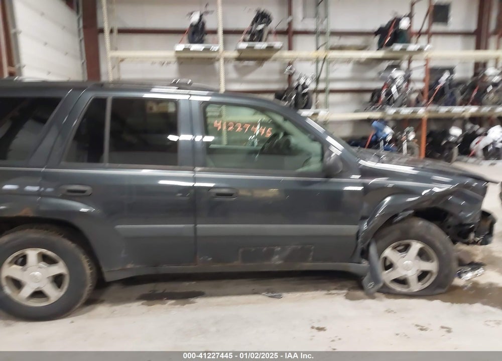 2005 CHEVROLET TRAILBLAZER LS VIN: 1GNDT13S252350065