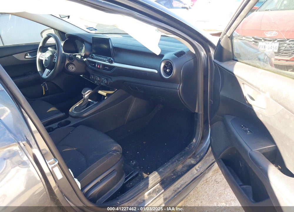 2021 KIA FORTE VIN: 3KPF24AD8ME275402